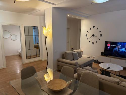 Proper Apartment 1, Tirana