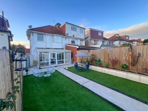 4Bed House with parking and GYM in London Edgware gîte à louer Edgware