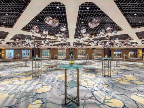 Business center, Fairmont Singapore in City Hall