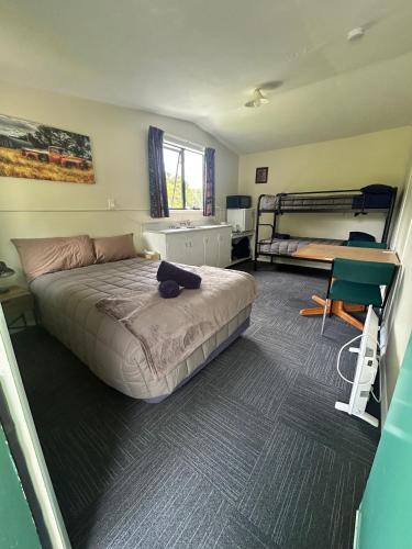 1 double bed, 2 bunk beds