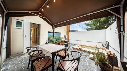 Private Emotional Stay Gangneungchae in Jumunjin-eup