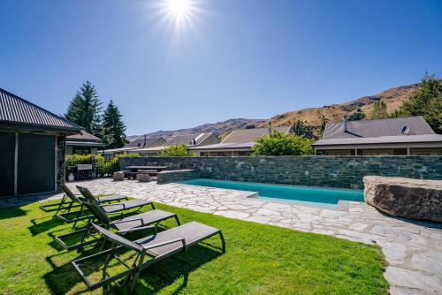 Cardrona Villa with Pool and Jacuzzi – khách sạn tại Cardrona
