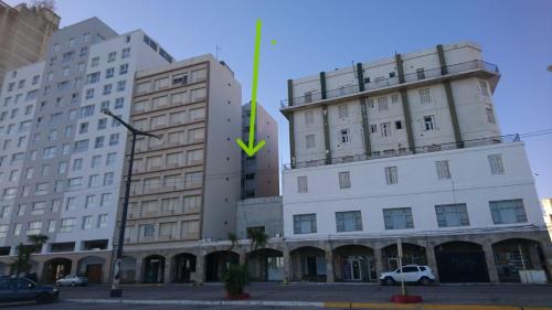Departamento y cochera, frente al mar