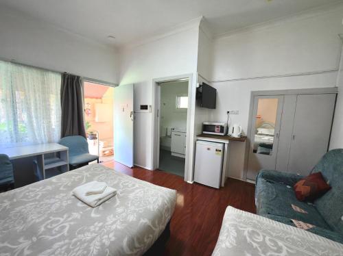 2 twin beds