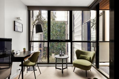 Central Apartment with Free Parking & Gym, Melbourne