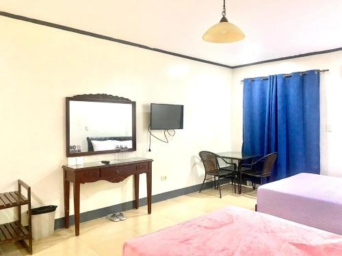 Shine Hotel in Gloria