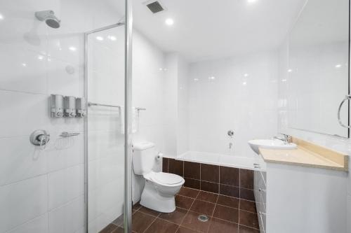 Modern 2BR Stay near Olympic Park with Pool Gym Parking - image 6