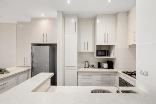 Modern 2BR Stay near Olympic Park with Pool Gym Parking - image 3