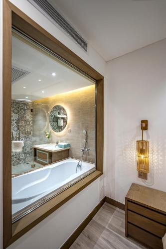 room detail thumbnail 2