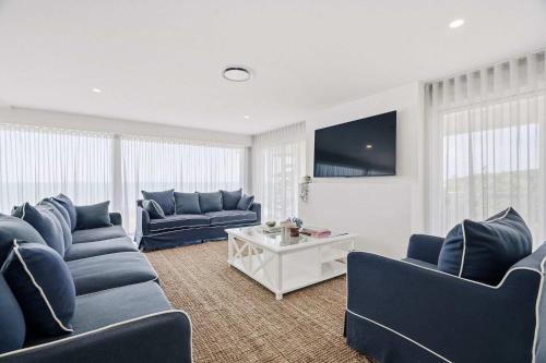Seascape by Coast Hosting in Forresters Beach
