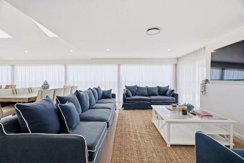 Seascape by Coast Hosting in Forresters Beach