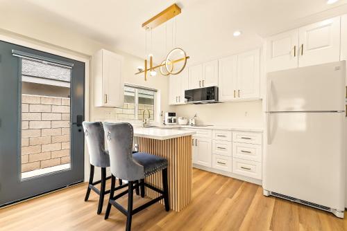 Lyn's Stay - Downtown Village, CA