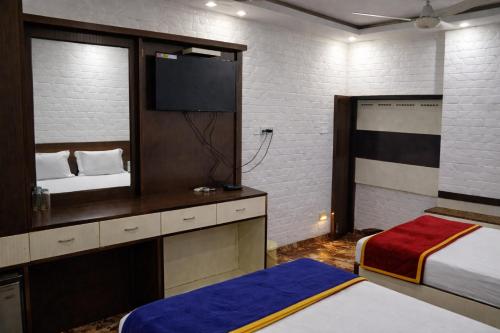 TAIBA HOTEL - Mirza Ghalib Street in Kolkata