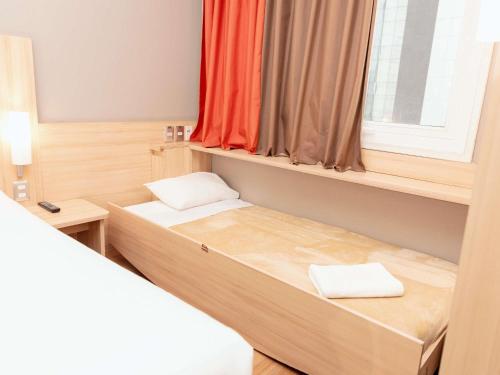 1 double bed, 1 twin bed
