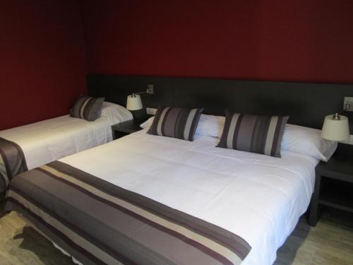 3 twin beds
