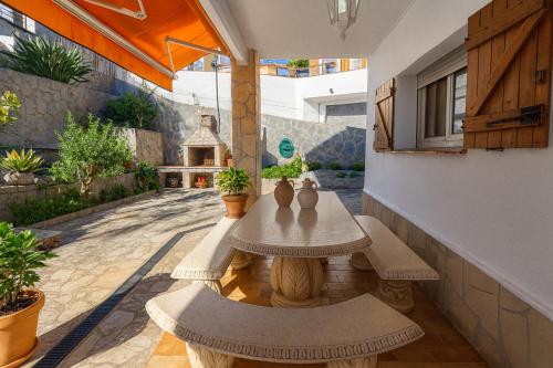 Catalunya Casas Spectacular mountain views, just 4km to the beach in Sant Cebria de Vallalta