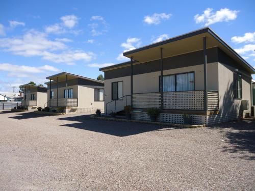 . Oval Motel - Murray Bridge