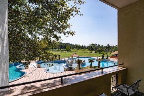 Balcony/terrace, Eagleton The Golf Resort in Kumbalgodu