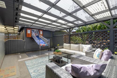 Spēļu laukums, Family-Friendly 4BR Home with AC and Yard Near Airport in Burien (WA)