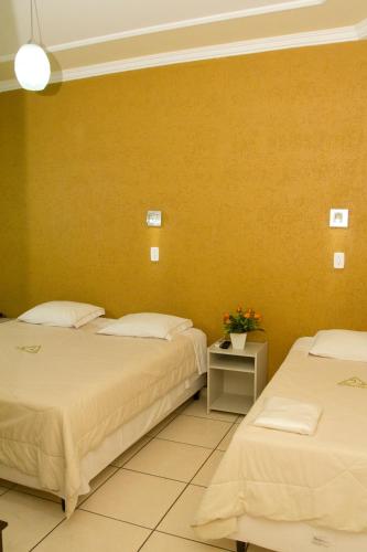 3 twin beds