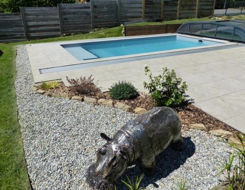 Villa Célina Piscine privée chauffée, nature et calme près de Quintin gîte à louer Saint-Brandan