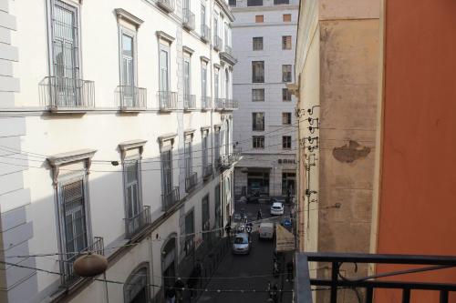 BlackWoody Contemporary Rooms - Napoli Centro Storico Via Toledo 4