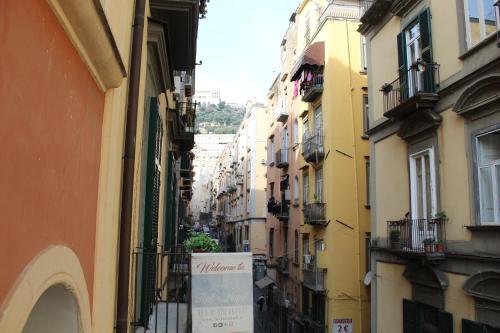 BlackWoody Contemporary Rooms - Napoli Centro Storico Via Toledo 5