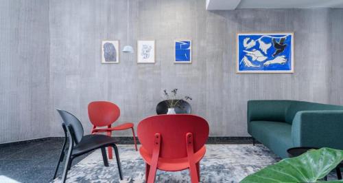 SUPERIOR PRAGUE 2BR APARTMENT for Business & Leisure, Private Garden, Free Parking & Gym, by LIVE-IN in Prague 11