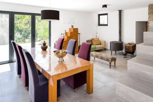 บริการและสิ่งอำนวยความสะดวก, ลูการ์ โด เปโก (Lugar do Pego) in ตอนดา