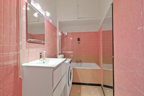 Quartier Luxembourg 1 Bedroom Apartment-Netflix - image 8