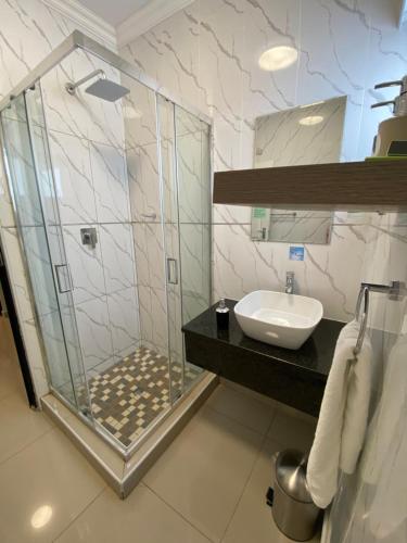 Shower, Executive Suites and Spa in Letlhakane