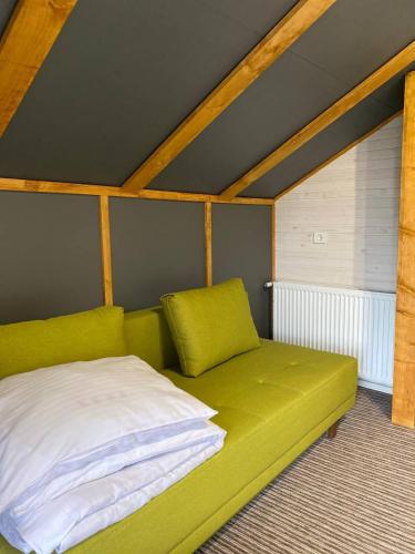 2 bedrooms, 3 beds