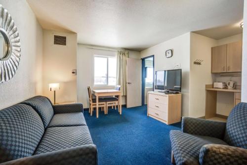 Motel 6-Red Deer, AB