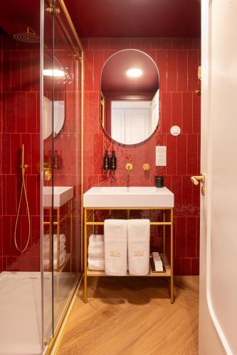 room detail thumbnail 2