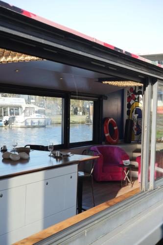 Péniche ! Amours Le Dô Karina Bisch 2019