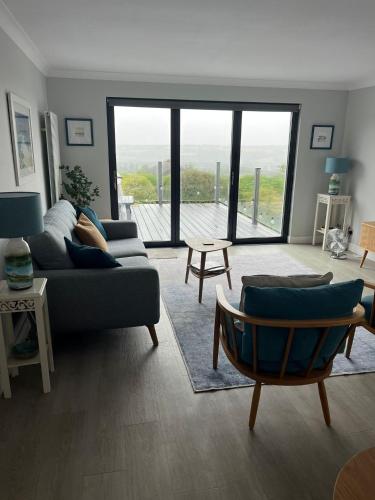 Stylish 3 Bedroom with Balcony and Amazing View in 多勒