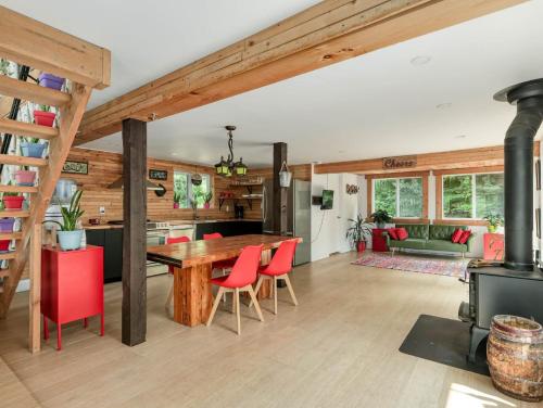 Spa et Waterfront - Cachette du Petit Lac in Chertsey (QC)