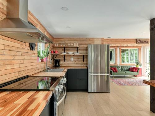 Spa et Waterfront - Cachette du Petit Lac in Chertsey (QC)