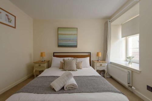 Cozy 3BR escape near Edinburgh centre - image 4