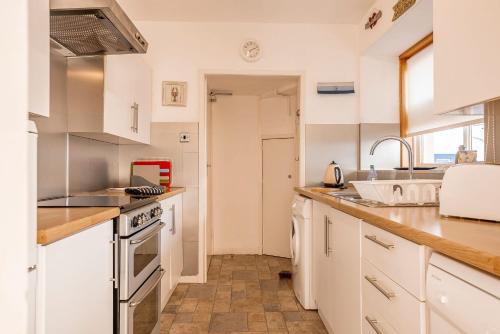 кухня, Shore Cottage - Lower Largo in Ландін Лінк