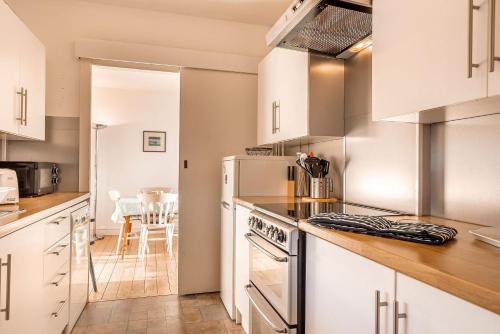 кухня, Shore Cottage - Lower Largo in Ландін Лінк