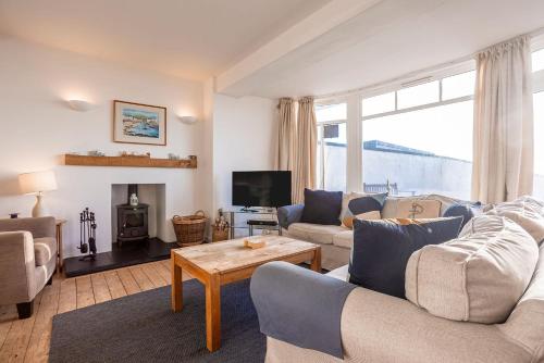 Спільний лаунж/ТБ зона, Shore Cottage - Lower Largo in Ландін Лінк