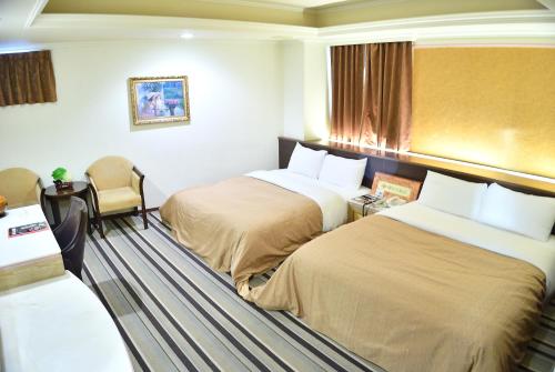 2 queen beds
