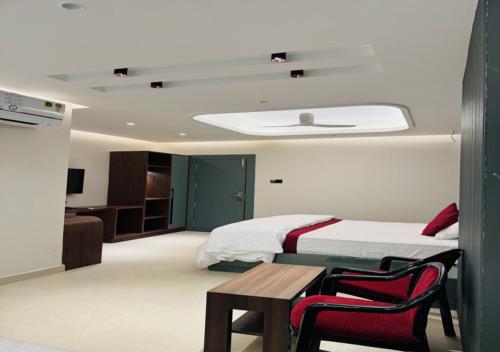 Hotel Royal Plaza in Phulbani