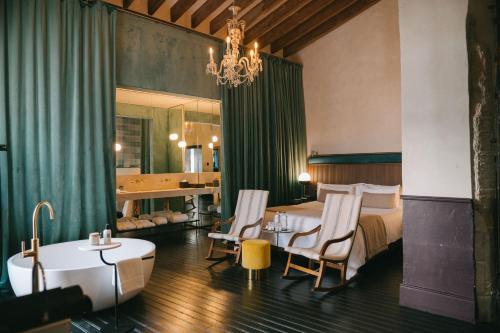 room detail thumbnail 1