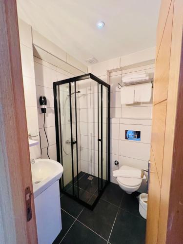 Mia Hill Suites Room Type - Twin Room with City View