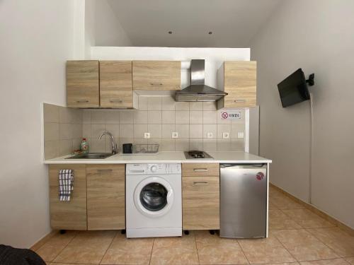 Cocina, Sisifou Apartment in Corinth