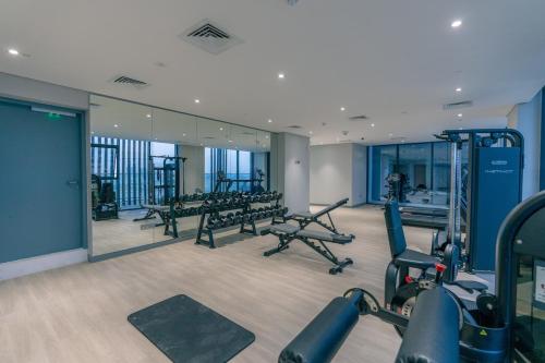 Luxury studio with pool and burj khalifa view - image 11