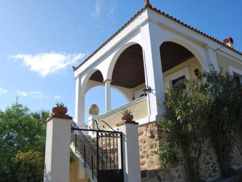 Holiday Home Spiti Limnos- idyllisch gelegen im Orangenhain by Interhome in Limnos