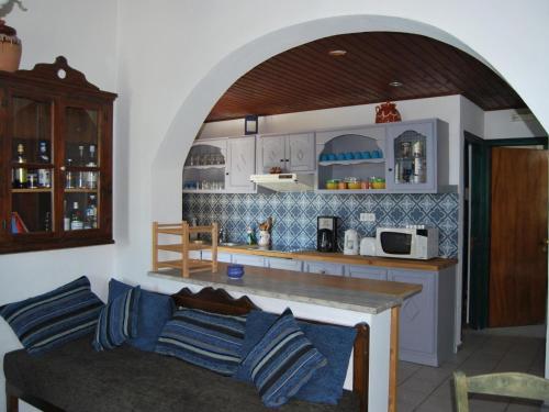 Holiday Home Spiti Limnos- idyllisch gelegen im Orangenhain by Interhome in Limnos
